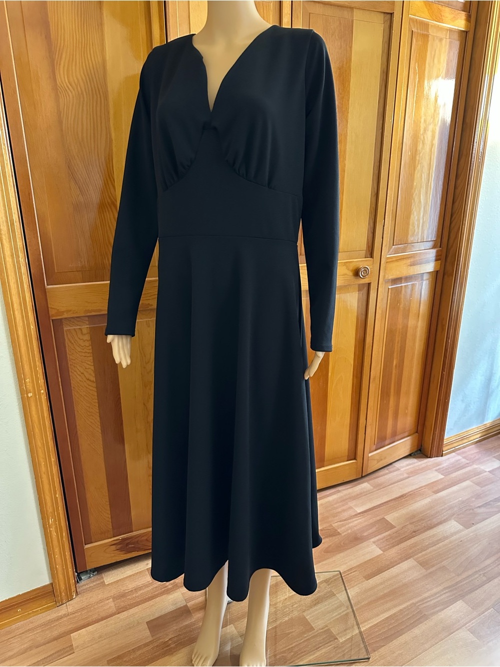 Fashion Nova Black Long Sleeve Midi Dress with Keyhole Back